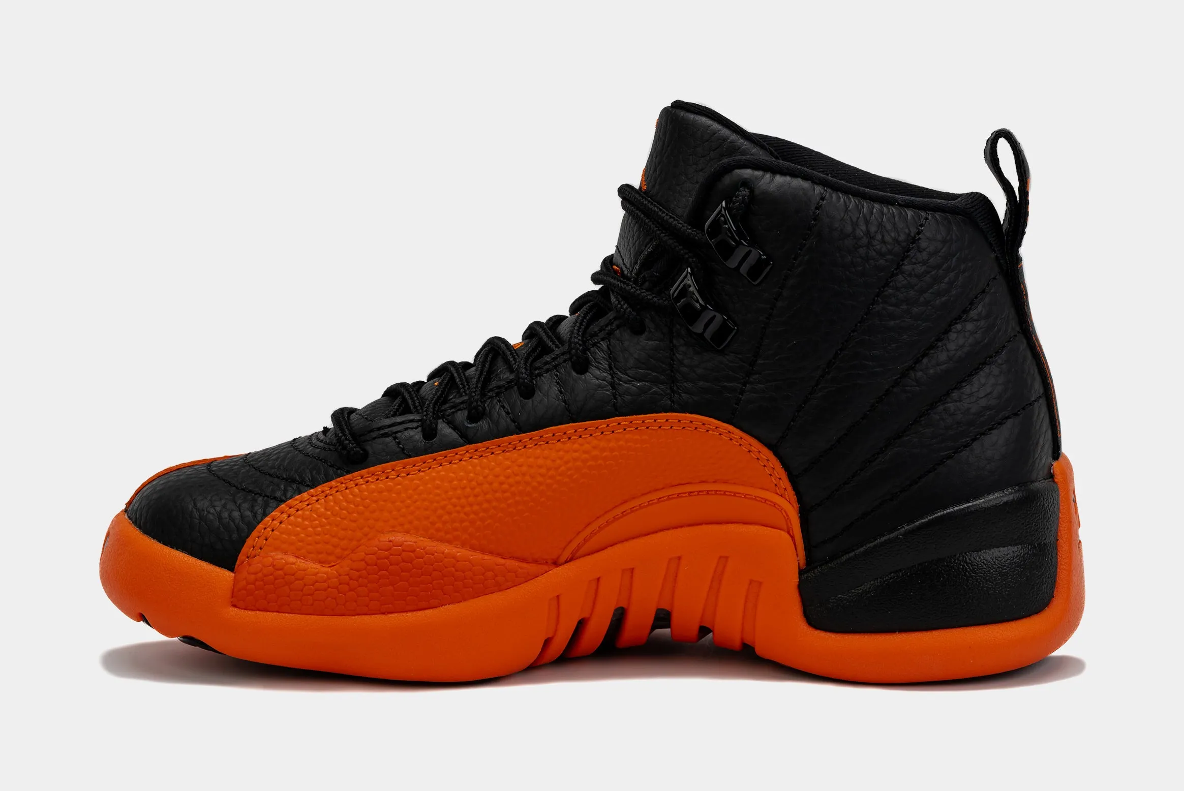 Air Jordan 12 Retro Brilliant Orange Womens Lifestyle Shoes (Black/Orange)