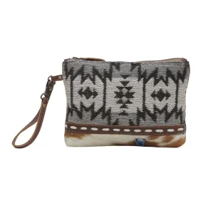 Myra Bag Voorpret Pouch: Versatile Elegance for Indo-Ethnic Dresses